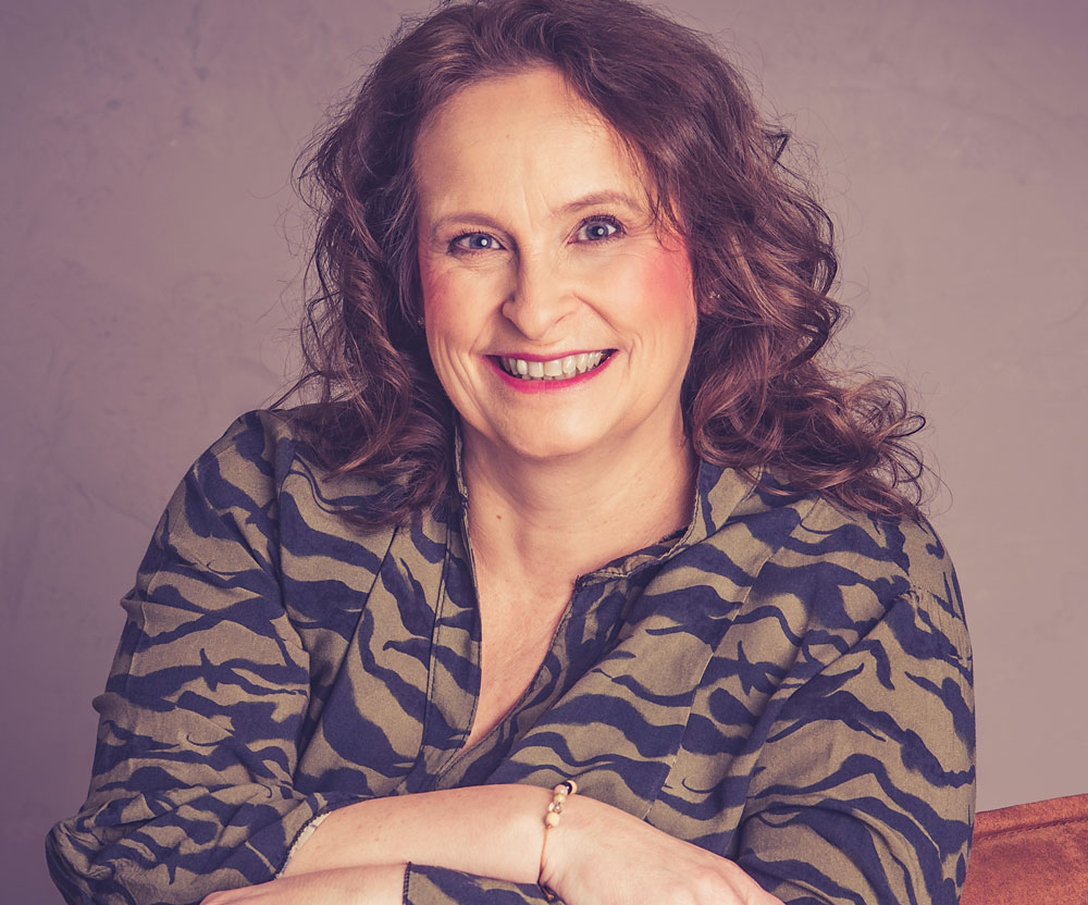 Sandra Ueberfeld - das bin ich. Leiterin von YOGASTEPS by sandra - yoga. dancit®. coaching aus viersen.